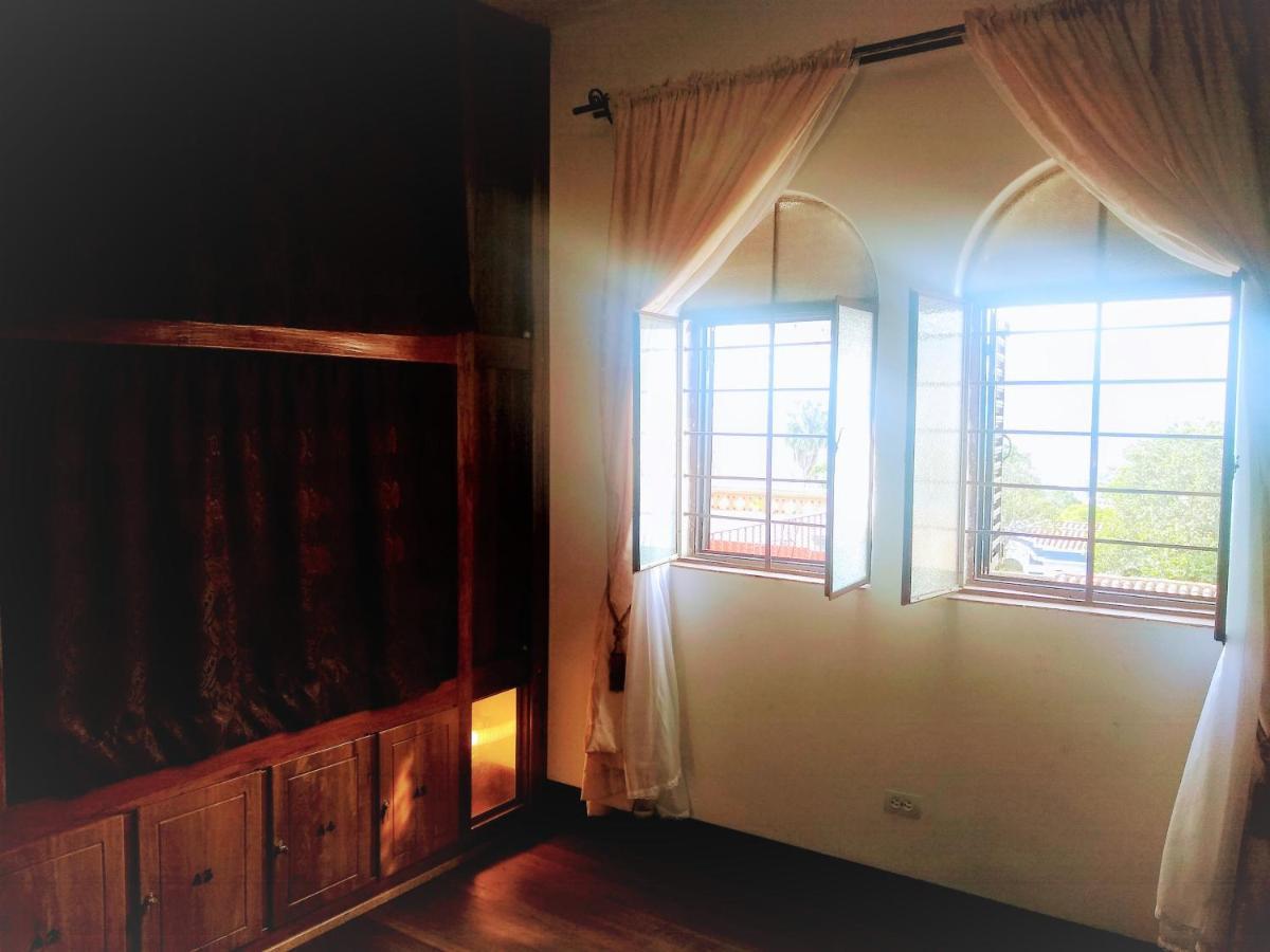 מדיין Villa Del Prado מראה חיצוני תמונה